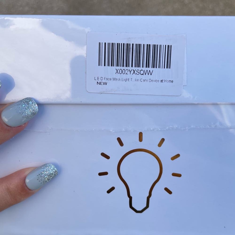 NEW 3-Color Light Facial Tool - Picture 9 of 12